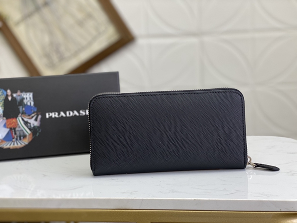 プラダ財布コピー背面デザイン